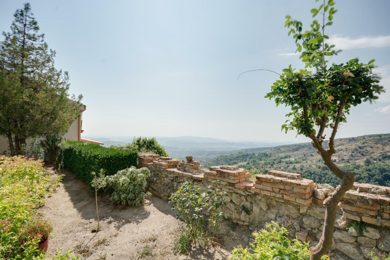 Castello Di Caccuri Suites Luaran gambar