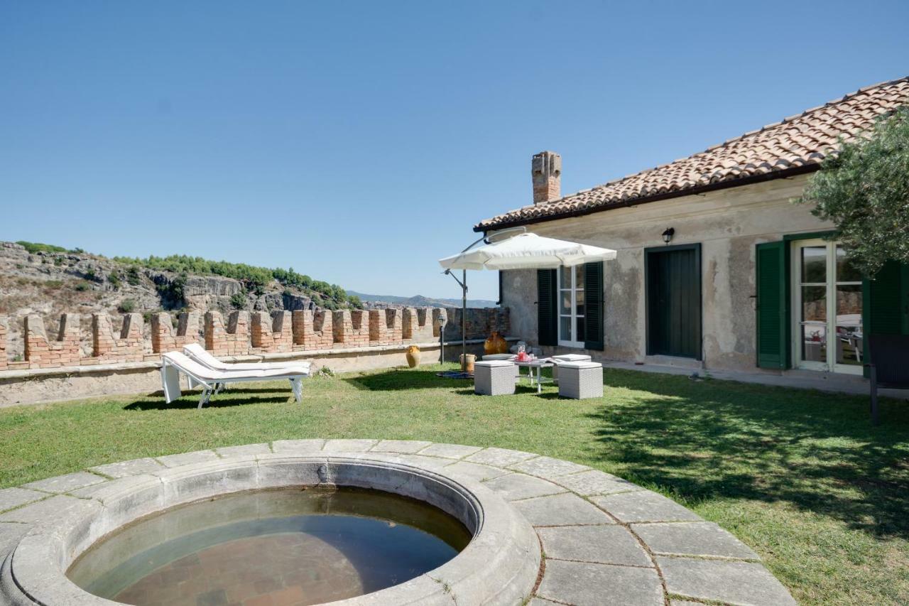 Castello Di Caccuri Suites Luaran gambar