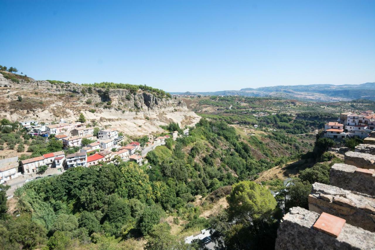 Castello Di Caccuri Suites Luaran gambar