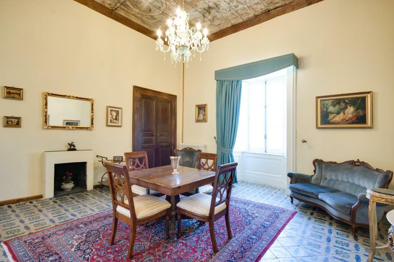 Castello Di Caccuri Suites Luaran gambar